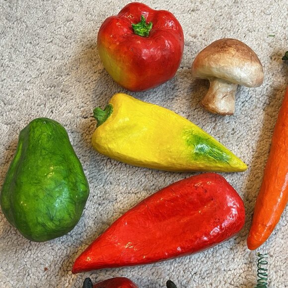 LOT 14 Paper Mache Vegetables Large 3" - 10" Folk Art Shiny Decor Staging Props - Picture 3 of 11